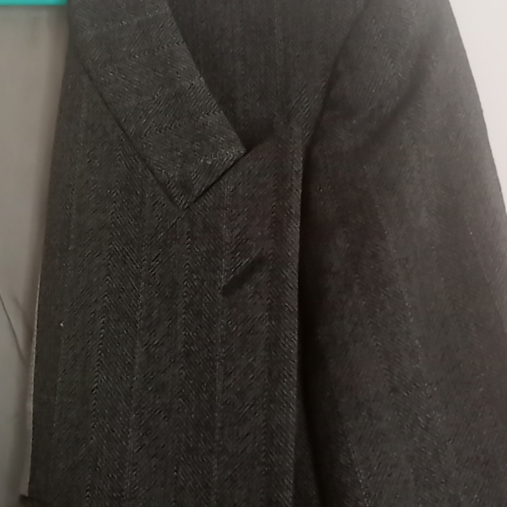 Suit - Picture 3 of 4